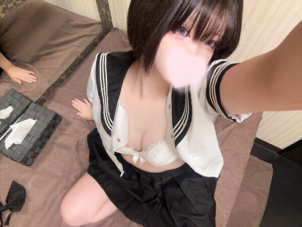 見えちゃってる…？♡