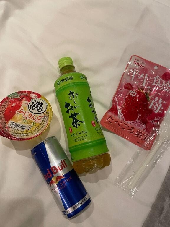 えっちな衣装に身を包み