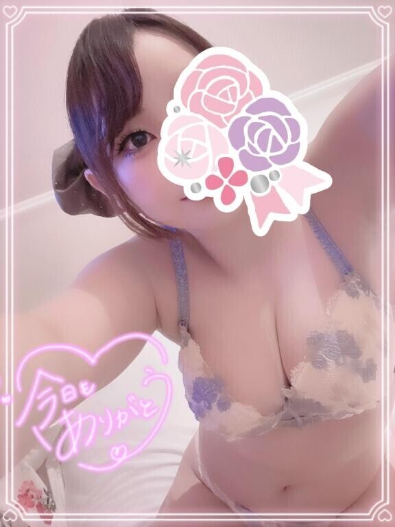 増えたぬいの置き場がないのでもう天井から吊るすしか