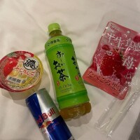 えっちな衣装に身を包み