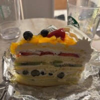 6畳一間部屋の隅で
