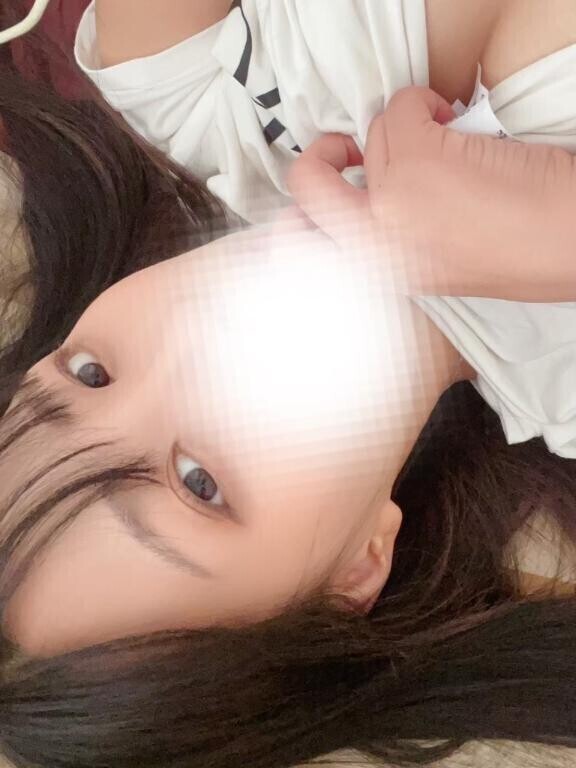 四つん這い玉舐め