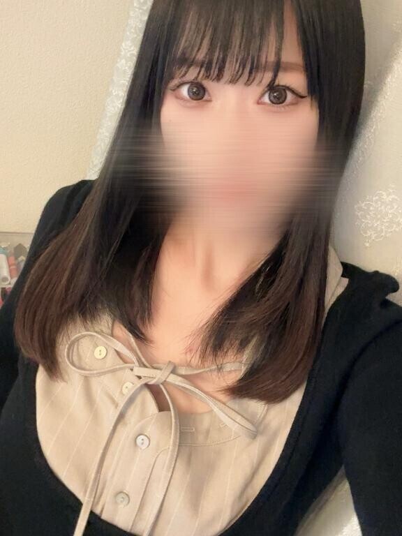 両乳首責めからの同時進行の玉責め?