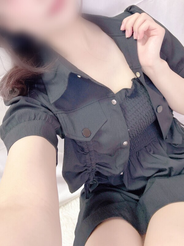 7月はじめ〜！本日出勤してます✨