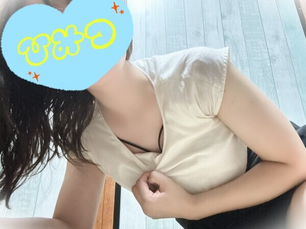 ブラ見え隠れ///