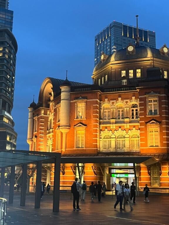 え～見たいの～？ちょっとだけだよ