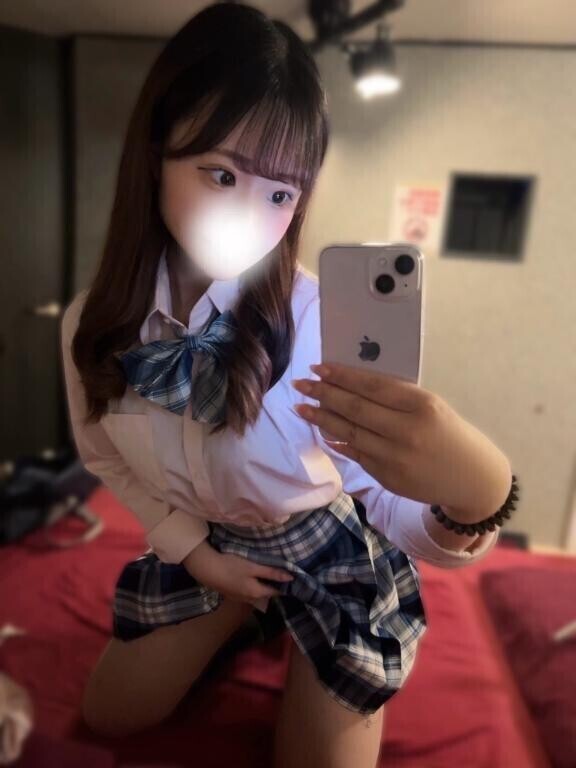 制服のまま…我慢できないキス、しよ？??