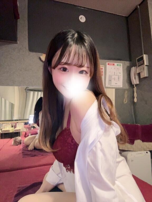 え、まだ脱がせないの…？焦らされるの、キライじゃないけど??