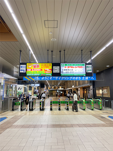 JR常磐線土浦駅改札を出ます。