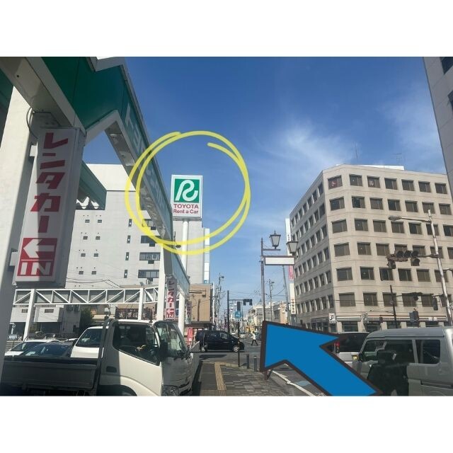2.「トヨタレンタカー」のある交差点を直進！