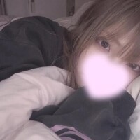 まだベッドの中、、、🥺