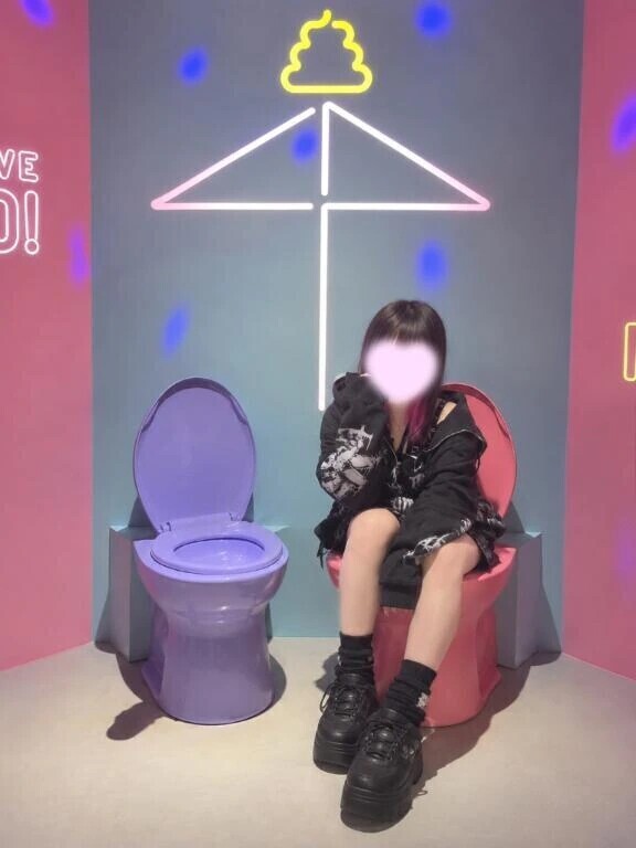 お隣空いてますよ‪🚽‎🩷