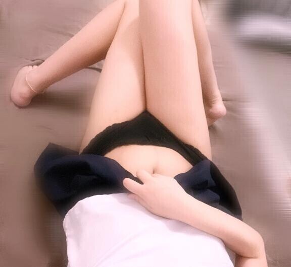 背中触られるだけでおちんぽほしくなるwwww