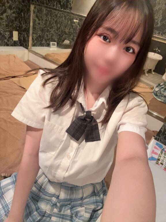 制服似合うー？