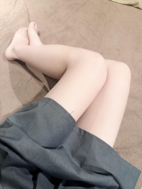 長い脚、見てほしいな…?