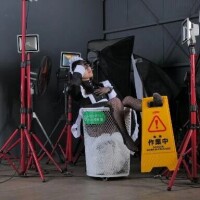 平然を装ってる