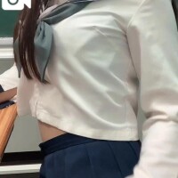 授業中に隣の女の子が