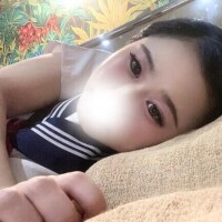 横に来て
