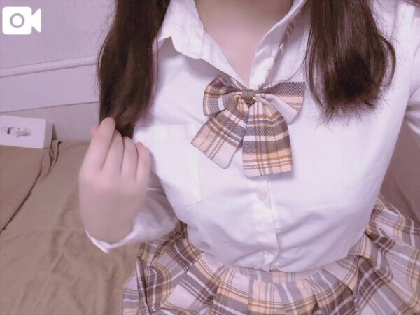 動画「ボタンを…ひとつずつ♡♡」