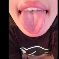 舌ピンク色なの♡﻿