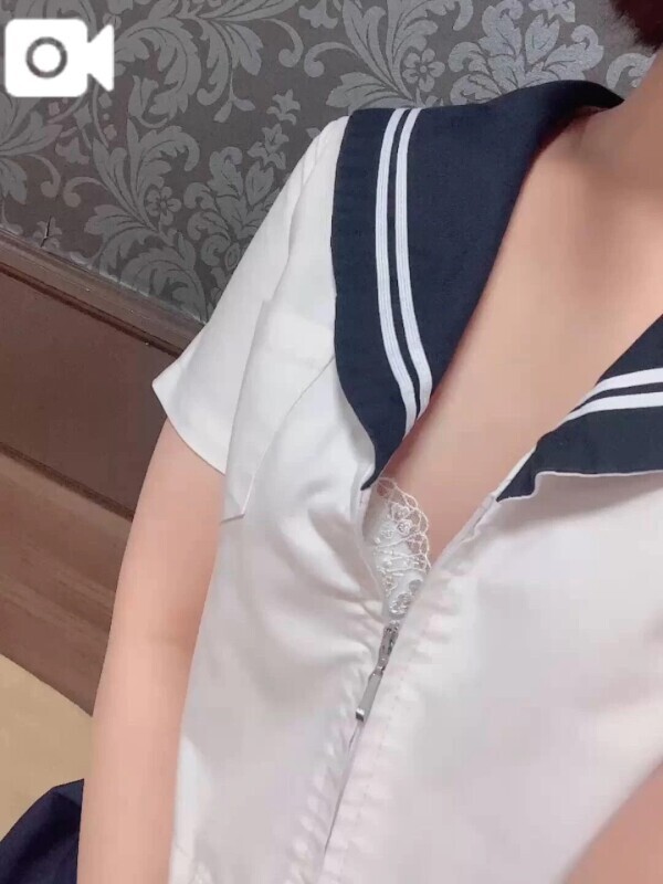 チラ見せ…♡