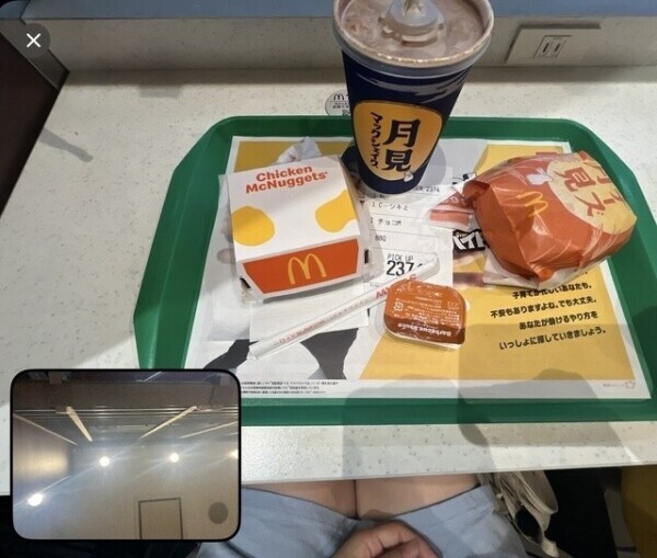 お昼ご飯食べながらご報告🍔