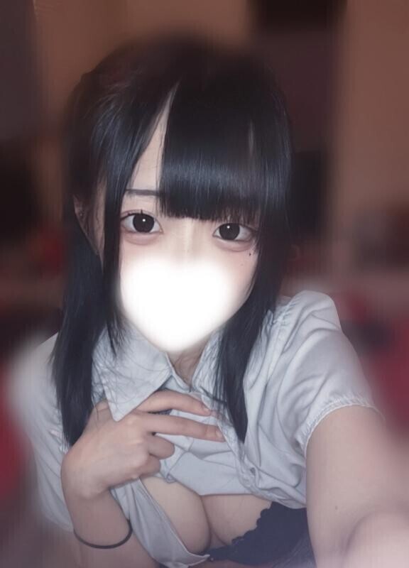 神様彼が私よりかわいい子がいることに気づきませんように