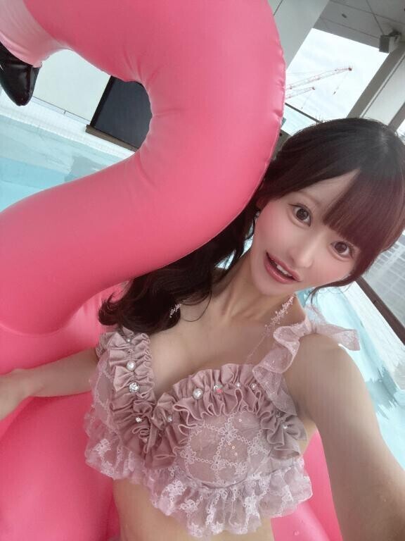 デビュー前に?