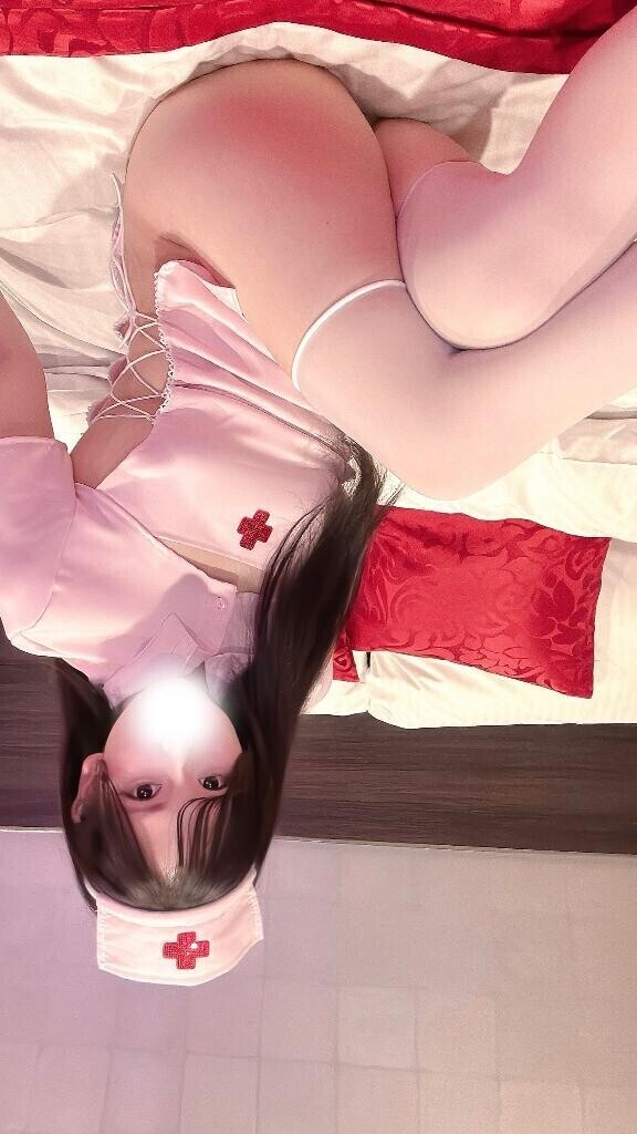 逆さまにした人