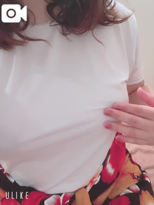 ノーブラで…見える？♡