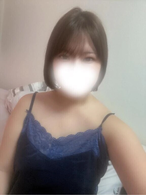 キャミでまったり出勤中🐰☕️