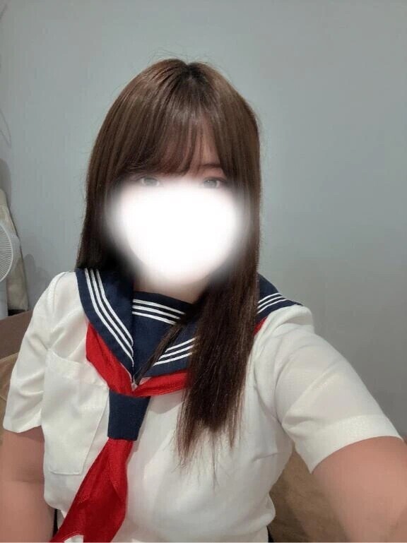 今日はセーラー服コスプレ🤍
