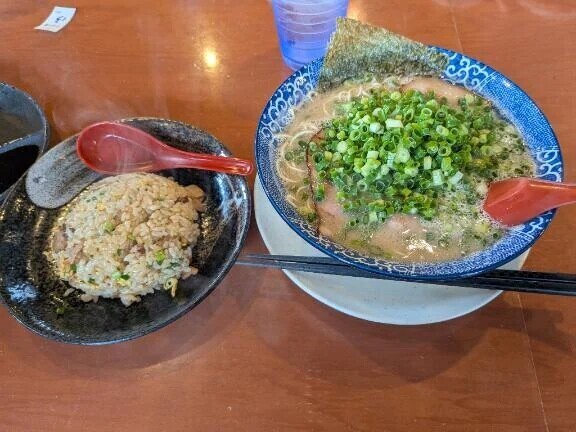鶴亀堂の博多らーめん食べに行った☺️