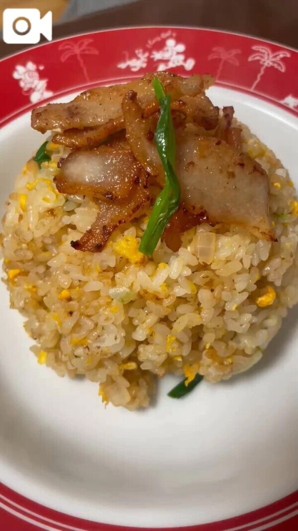 カリカリ豚トロ炒飯どこの？