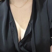 谷間に汗溜まる～