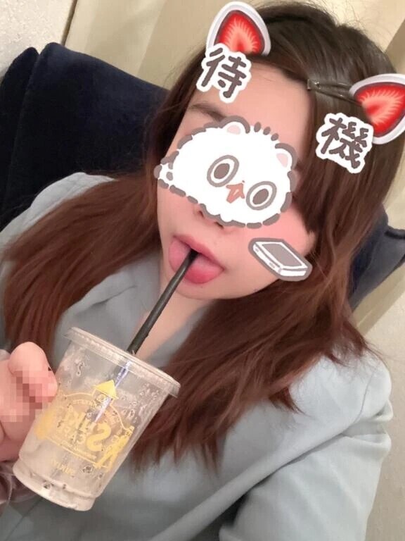 ストローくわえて待機中…♡