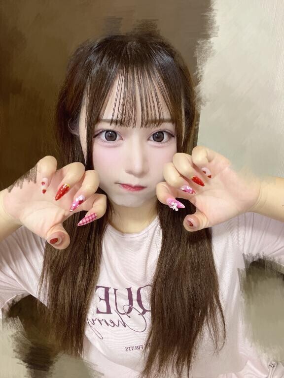 ?ネイル変えたのと前髪切った?