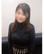 3.229-初出勤【恥じらい全開の美脚美女！】 あまね（28）