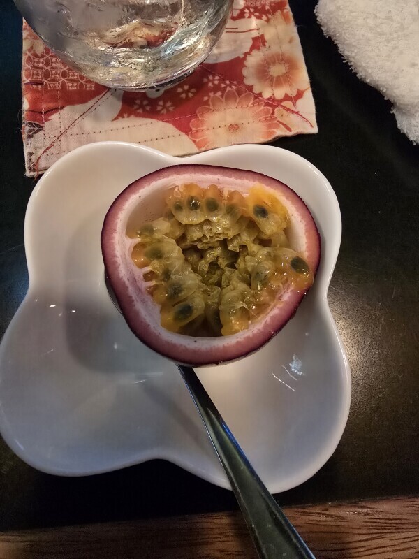 パッションフルーツを初めて食す