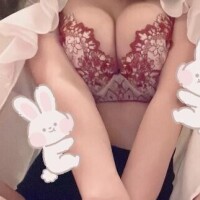 屋根に落ちる雨音は寝る前の子守唄