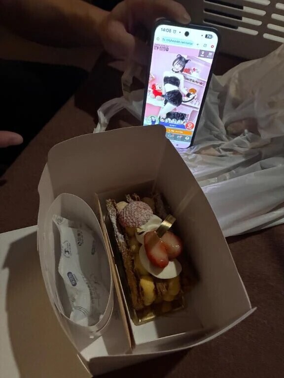 お供え物で草