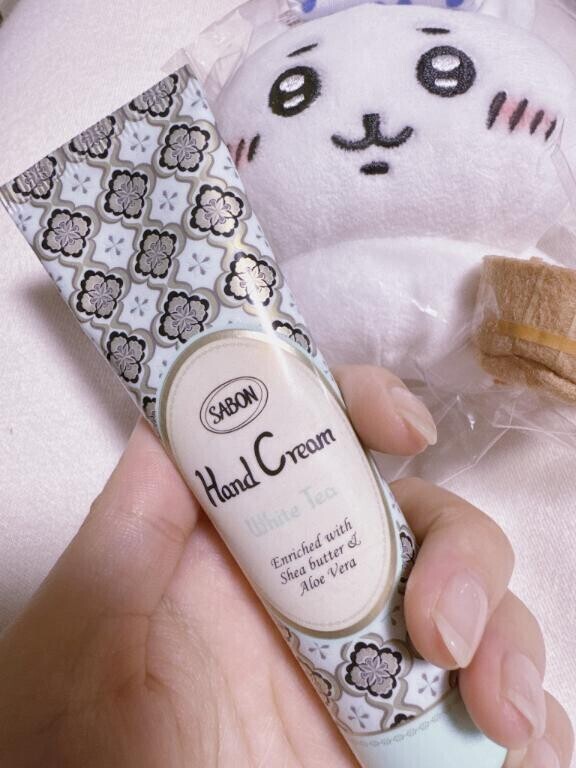 いただいたハンドクリームが良い匂いでとても癒されてます🌸⋆*