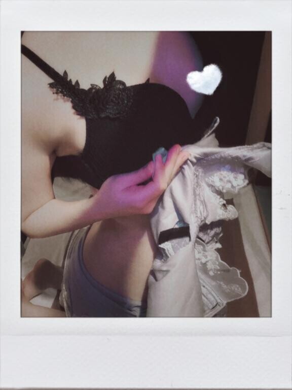 レンズ越しのカラダ、指先で脱がされて。