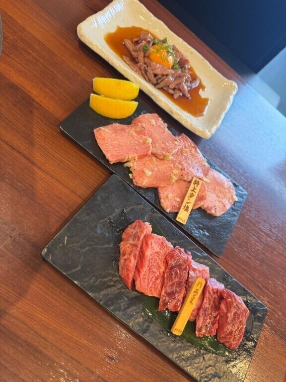 焼肉食べながらデ〇ヘルのサイトを見ていた