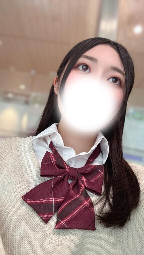 20歳超えて外で制服はやべぇ奴だろと思ってるそら
