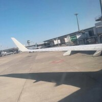 💛傷ついた 心を隠し 微笑んだ 君は強いね ぎゅっと 抱きしめる その時 悲しみが溶けた