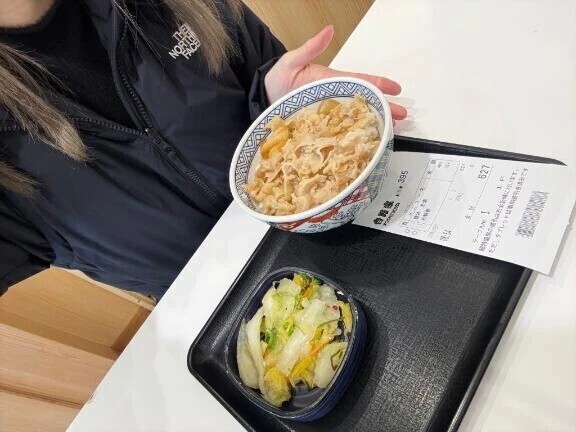 2-037.出勤前の吉野家♡