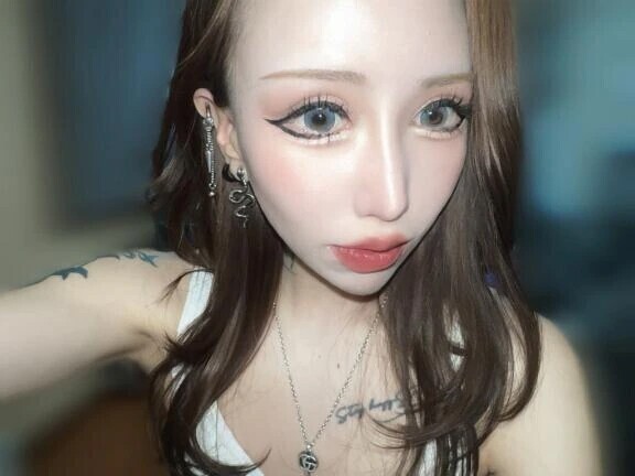 写真は昨日平成ギャルメイクしてみた時の（今日はもっともっと薄い）