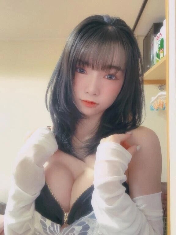 ちらっと見えるの、好き…？‎🖤