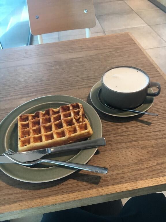 今日は出勤してます（ ;  ; ）